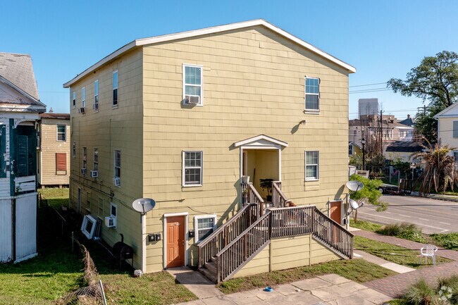 Building Entrance - 2702 Avenue K