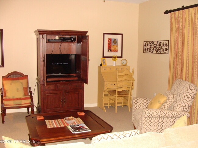 Foto del edificio - 965 Registry Blvd