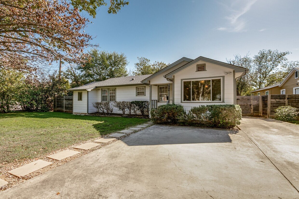Primary Photo - BLUE BONNET HILLS 3-BEDROOM