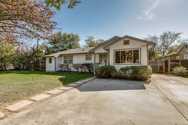 Foto del edificio - BLUE BONNET HILLS 3-BEDROOM