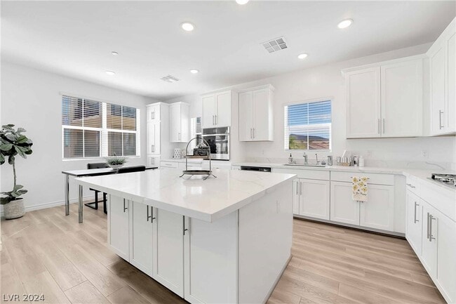 Foto del edificio - 2555 Hampton Rd