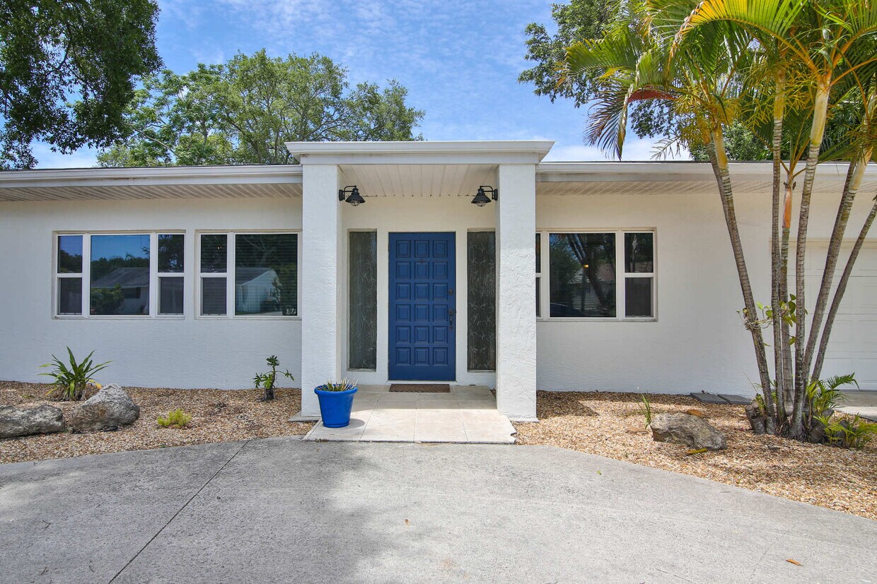 Primary Photo - 2707 Sydelle St