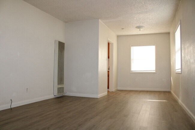 Building Photo - 578 Civic Center St