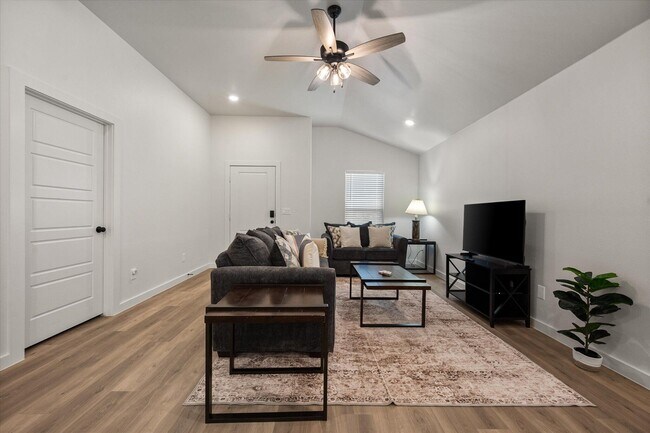 Foto del edificio - 2505 Kenwood Ave