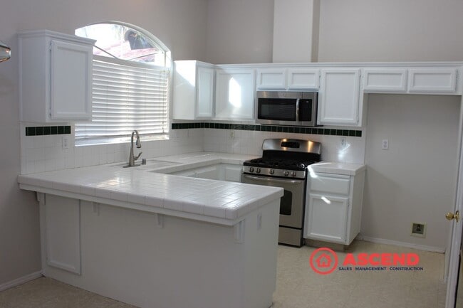 Building Photo - Poolside Living in Rosedale – Spacious 3 Bed / 2 Bath Home!