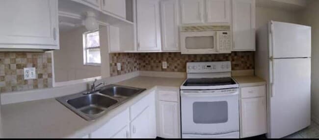 Building Photo - 4621 Alma St