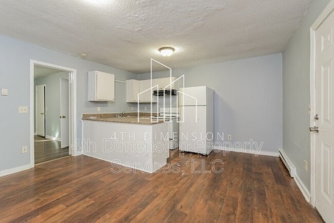 Building Photo - 963 Redwood Dr