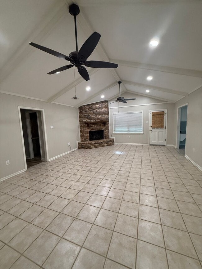 Building Photo - Available now! This one of a kind Rental i...