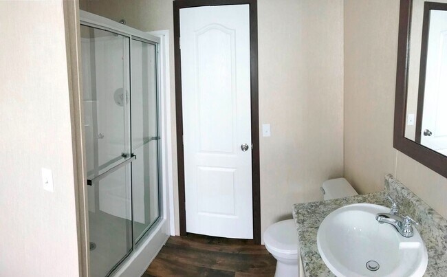 Foto del edificio - New 3 bedroom home in Bayside Estates