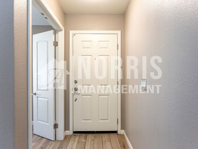 Foto del edificio - Beautiful Remodeled Home with 3 Rooms