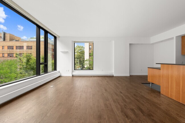 Building Photo - 505 Greenwich St