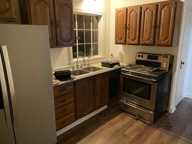 Kitchen - 1374 Sinclair Ave