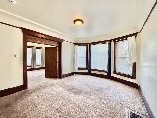 Building Photo - 551 S Main St