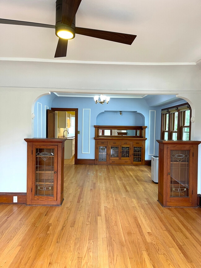 Building Photo - 1220 E Chambers St