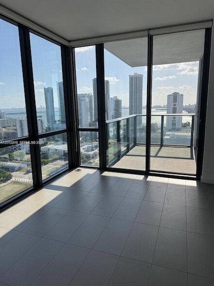 Foto del edificio - 1600 NE 1st Ave