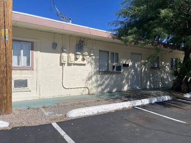 Foto del edificio - 23 W Basic Rd