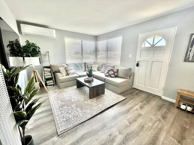 Building Photo - Fully Furnished 2BR Home with Huge Yard & ...