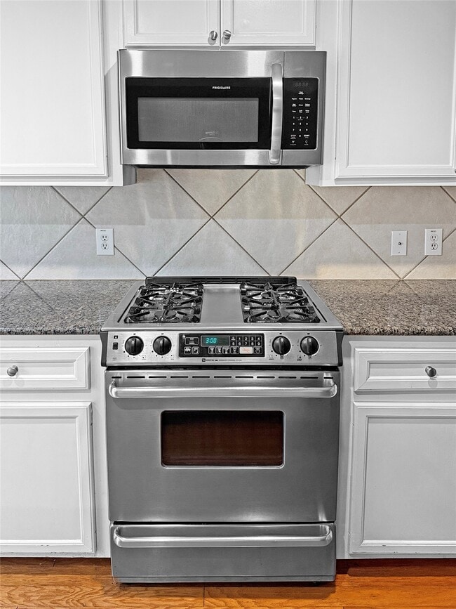 Building Photo - 1263 W 17th St