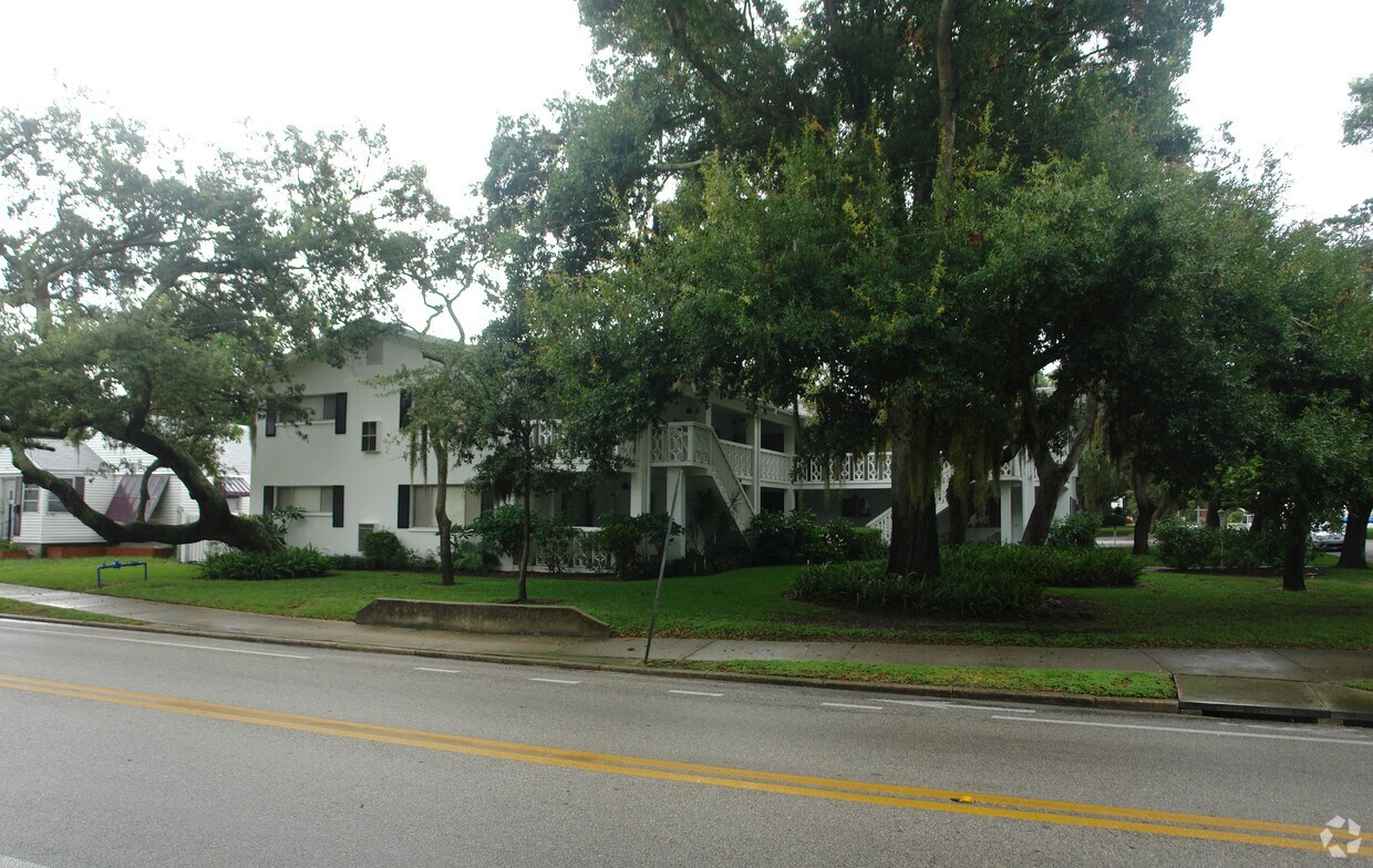 Building Photo - 794 30th Ave N