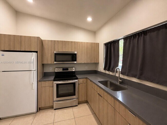 Building Photo - 3874 SW 48th Ave