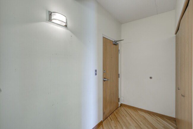 Building Photo - 515 Main St