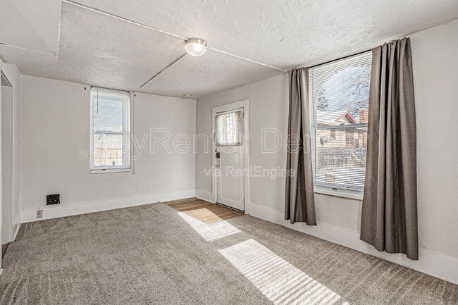 Building Photo - 2033 1/2 Clayton Street