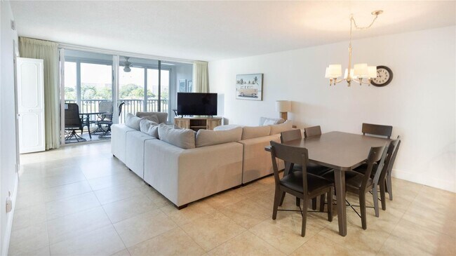Foto del edificio - 3100 N Course Ln