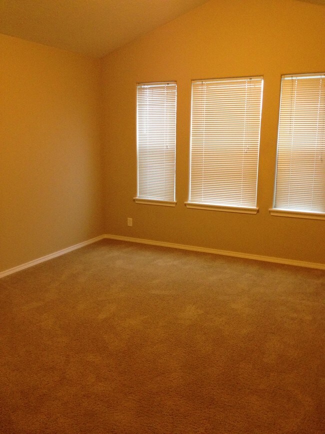 Building Photo - 58971 Greenbrier Loop