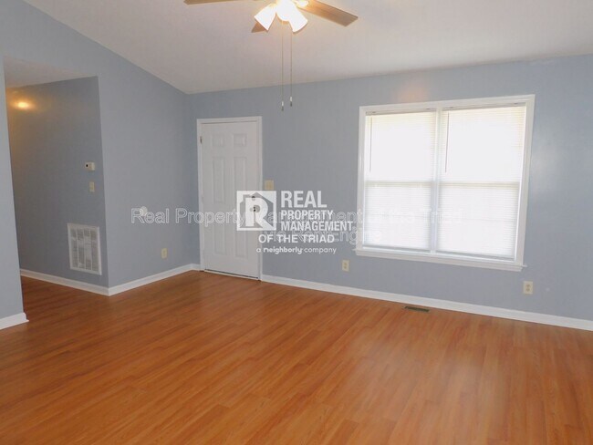 Foto del edificio - 2104 Joseph McNeil Ave