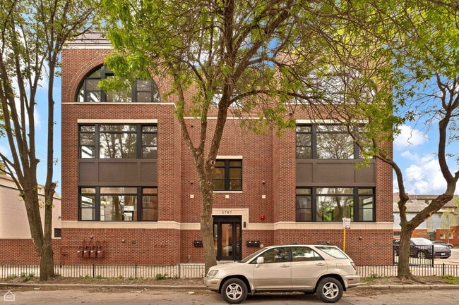 Building Photo - 1757 W Le Moyne St