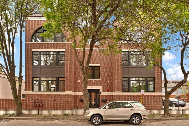 Foto del edificio - 1757 W Le Moyne St