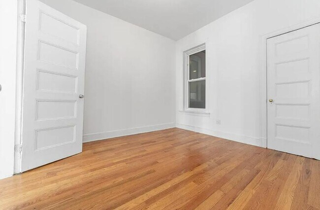 Building Photo - 3 bedroom in Brooklyn NY 11233