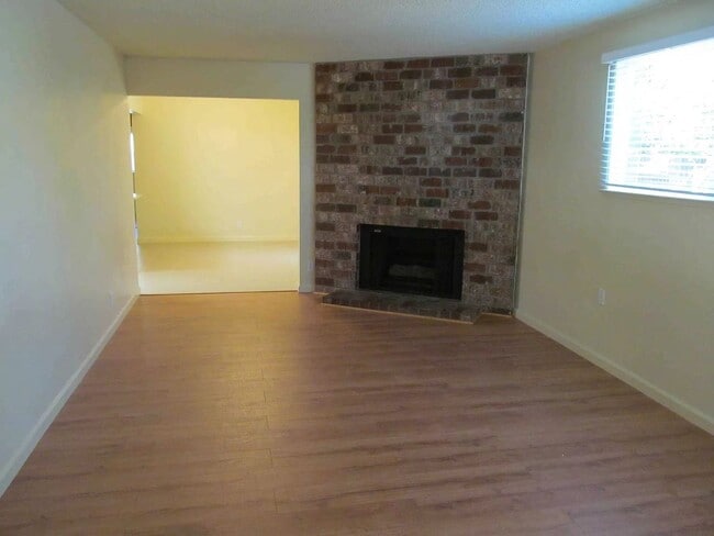 Building Photo - 1723 Kent St