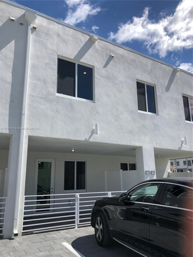 Primary Photo - 10290 SW 64th St
