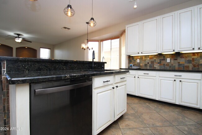 Building Photo - 6231 S Cottonfields Ln