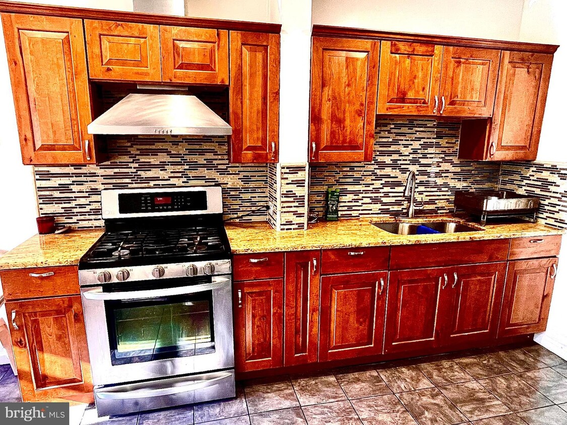 Primary Photo - 1498 W Walnut Rd