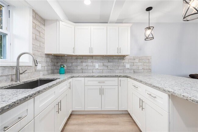 Foto del edificio - 152 Tuckerman Ave