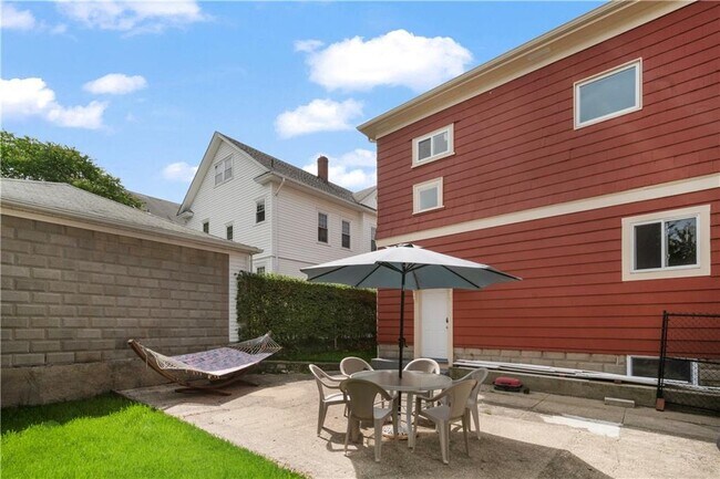 Foto del edificio - 86 Rochambeau Ave