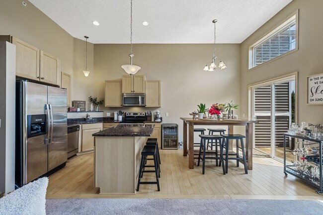 Foto del edificio - Spacious 3-Bedroom Townhome in Prime Savage/Prior Lake Location