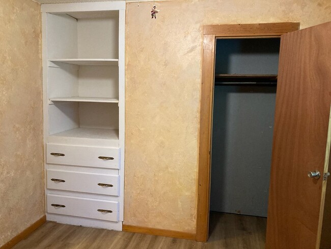 Building Photo - 2 BEDROOM 1 BATHROOM HOUSE FOR RENT
