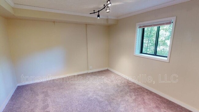 Building Photo - 422 Old Buckeye Cove Rd