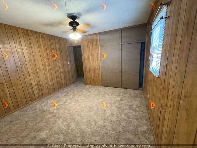 Foto del edificio - 4 bedroom 2 bathroom home in Lawndale read...