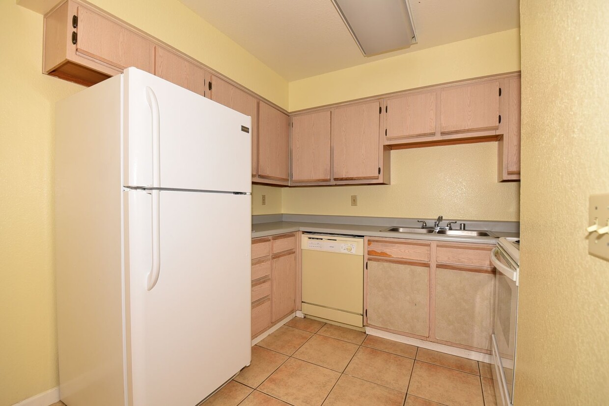 Foto principal - Lovely 2nd Floor, 1 Bed, 1 Bath Condo At D...