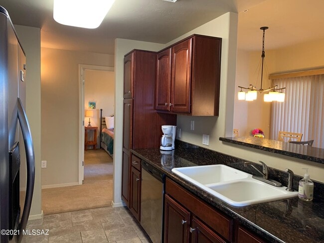 2550 E River Rd Unit 16301 - 4