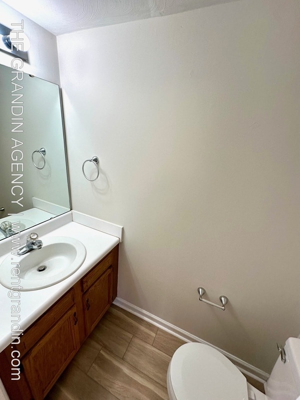 Building Photo - 102 Lakehurst Ave