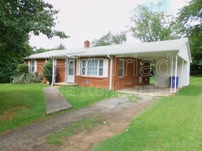 Building Photo - 661 Hartman St