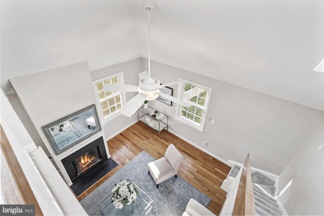 Building Photo - 2 br, 1 bath Condo - 8207 Grubb Rd Apt 201
