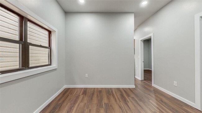 Building Photo - 121 Hale Ave