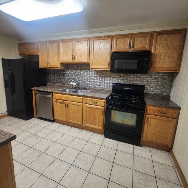 Building Photo - 2285 Hixton Rd