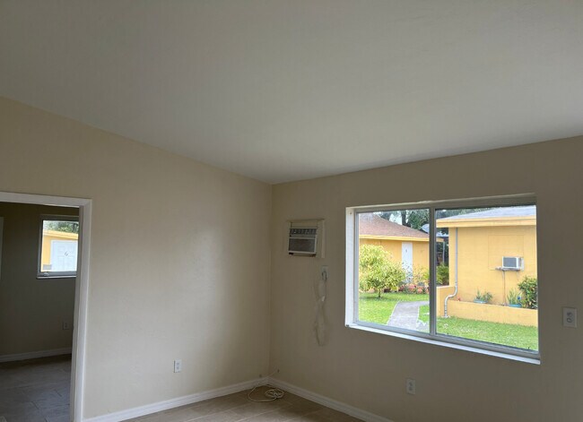 Foto del edificio - 2721 NW 28th St